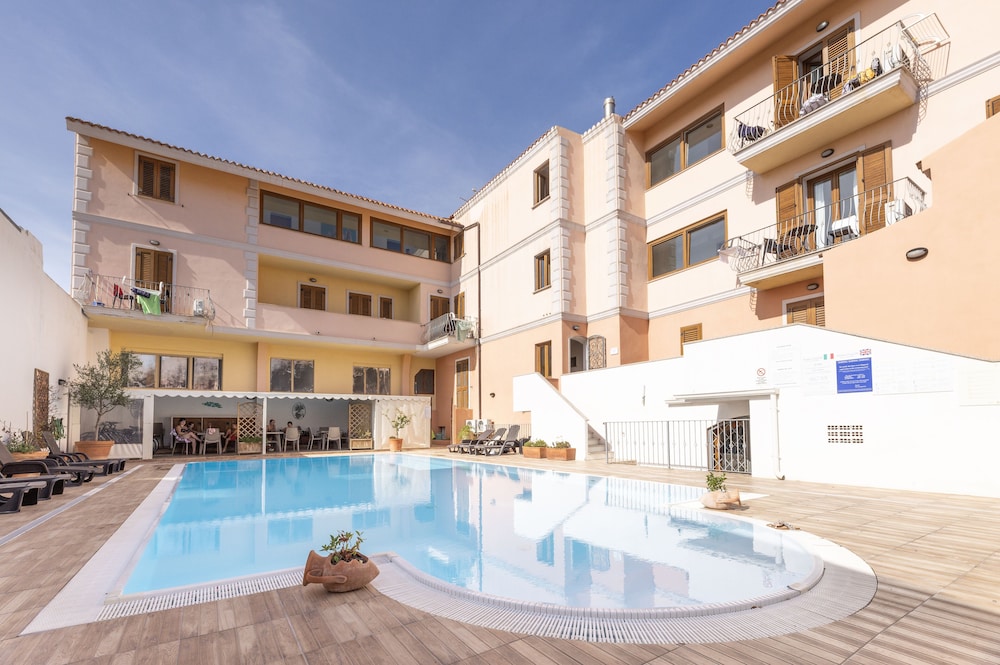 Cristal Blu Apartments In Santa Teresa Gallura