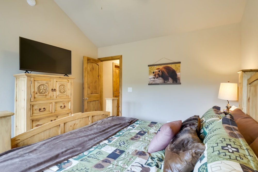 Tranquil Crested Butte Retreat w/ Mountain Views! view 2