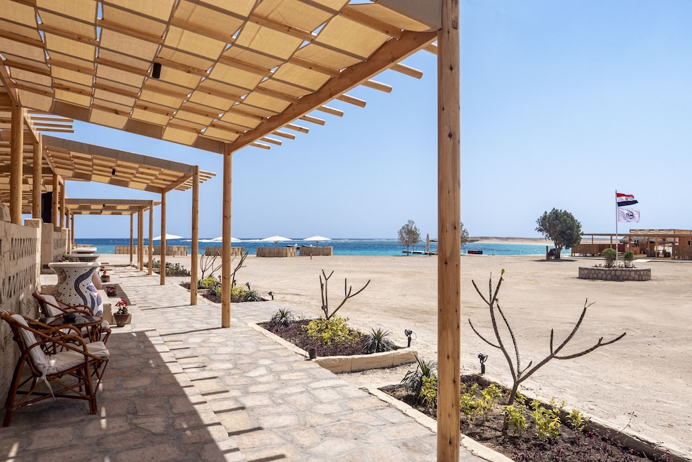 Marsa Nakari Village