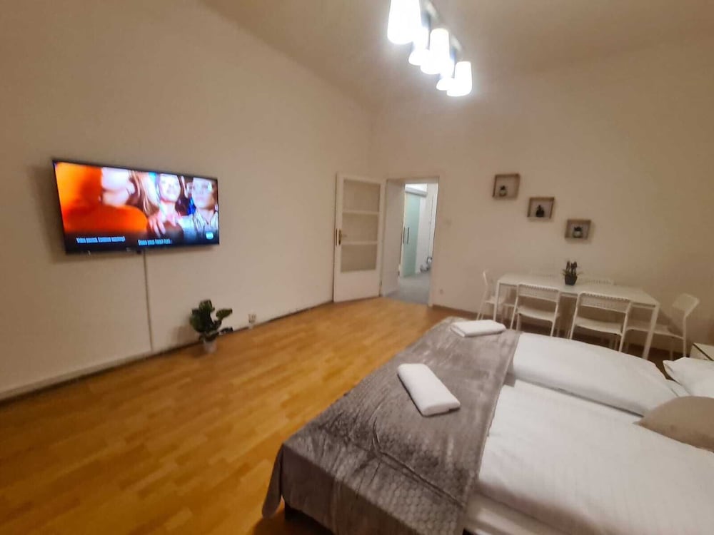 Modern 2BR Apt Near Wiener Stadthalle
