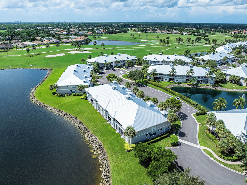 Bologna - Luxury 2-BR Condo with Lake & Golf Views at Green Links, Lely Resort. Access to Pool, Hot Tub, Tennis Courts, and Golf Courses. Near Naples Beach