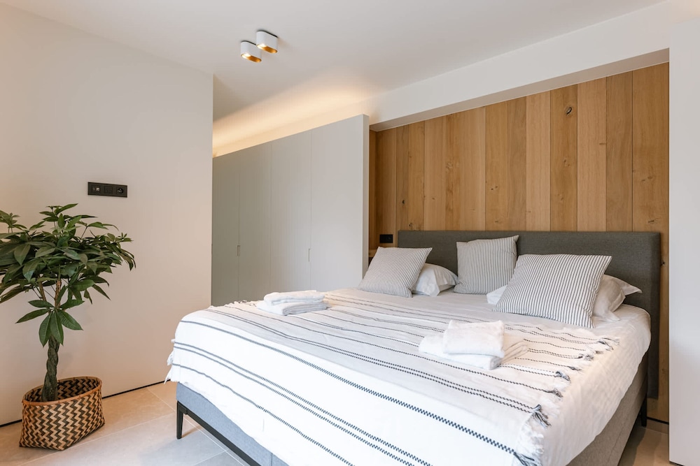 Charming Chic Stay With Garden Views Parking