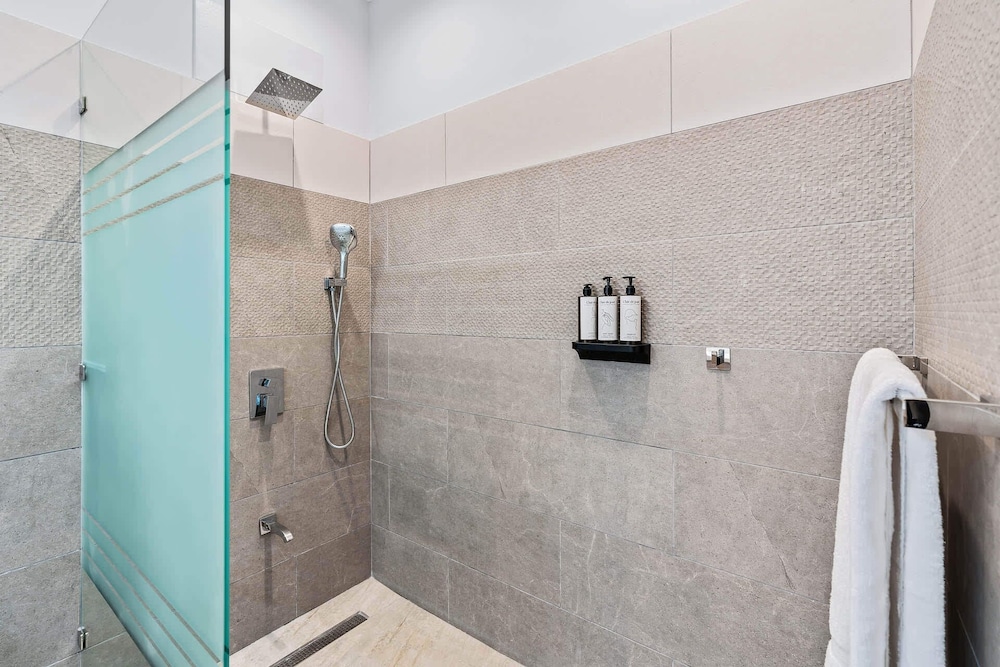 Brand-New 6BD Giant with Private Pool by SPCR