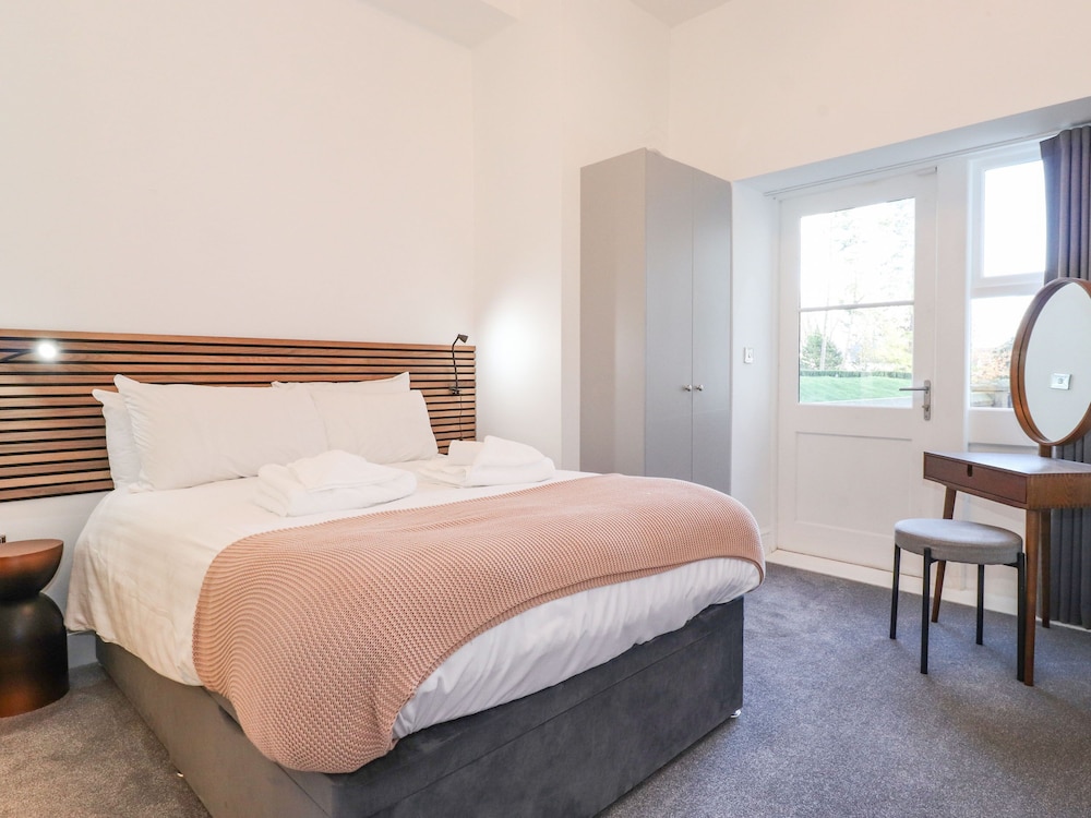 The Wilfred Suite Stone Cross Mansion