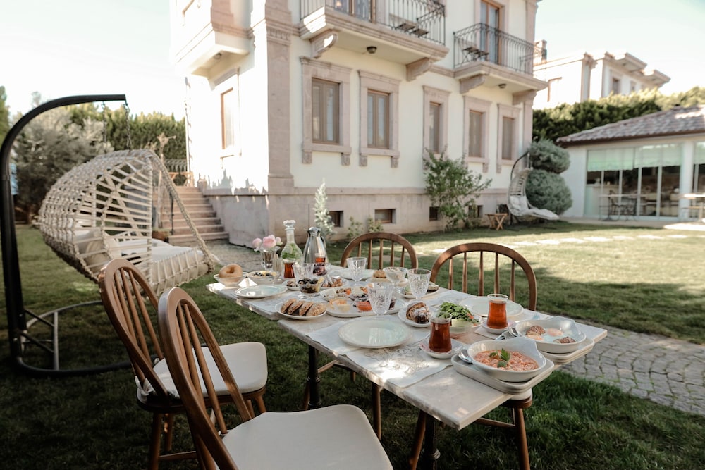 Vrodi By House - Image 30