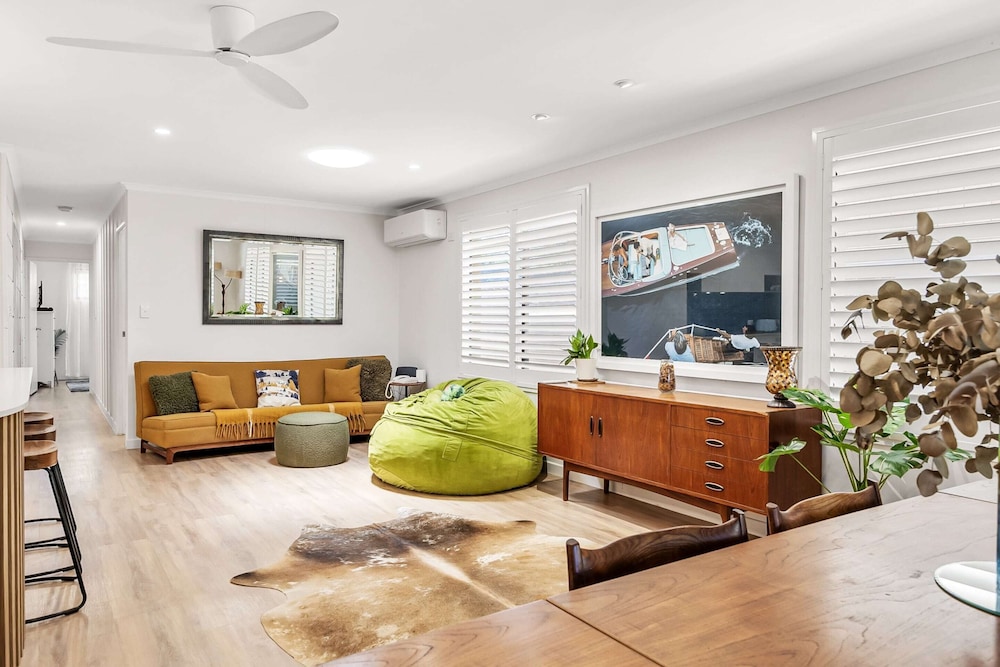 Family Home Near Cafes and Surf Beaches