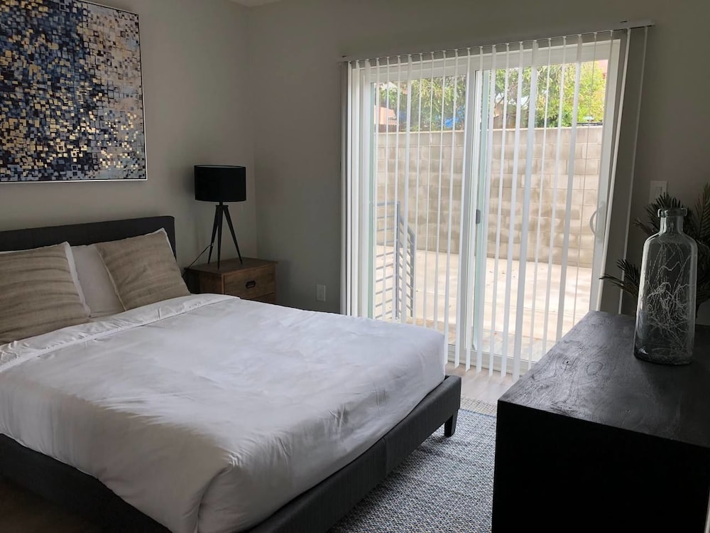 Brand NEW Modern Luxury 3bdr Townhome In Silver Lake