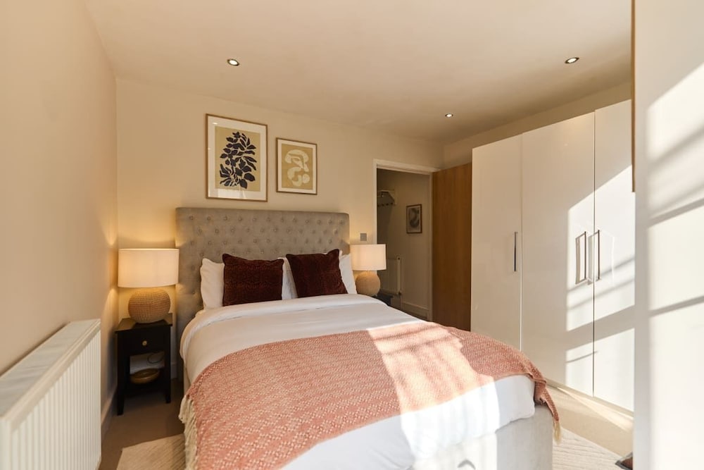 The Queen's Park Getaway - Adorable 2bdr Flat With Terrace