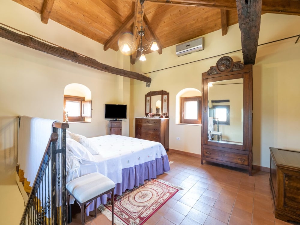 Holiday Home in Stilo With Pool & Views view 4