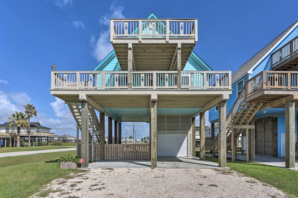 2 Blocks to Gulf: Surfside Beach Family Home! view 4