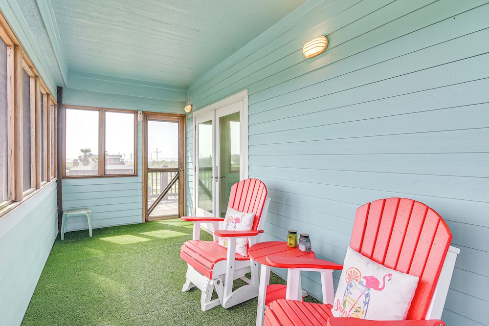 Canal-front Coastal Getaway in Gilchrist w/ Deck