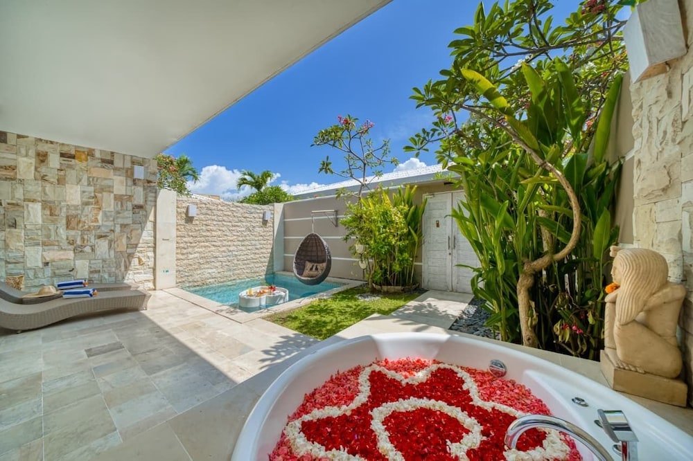 Villa Larimar by Villa Finder