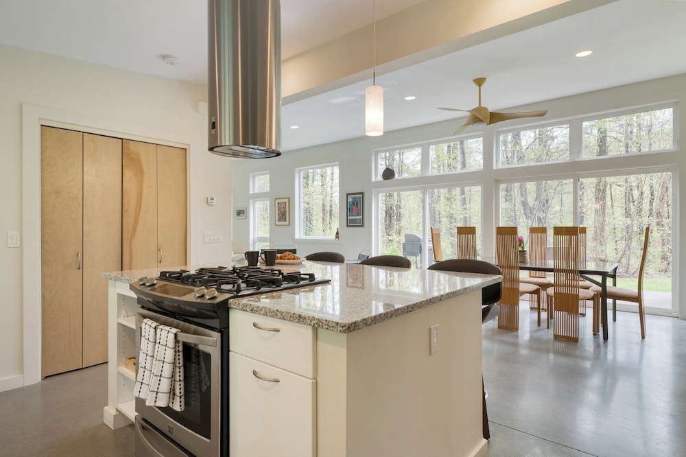Woodland Zen by Avantstay Modern Design + Patio