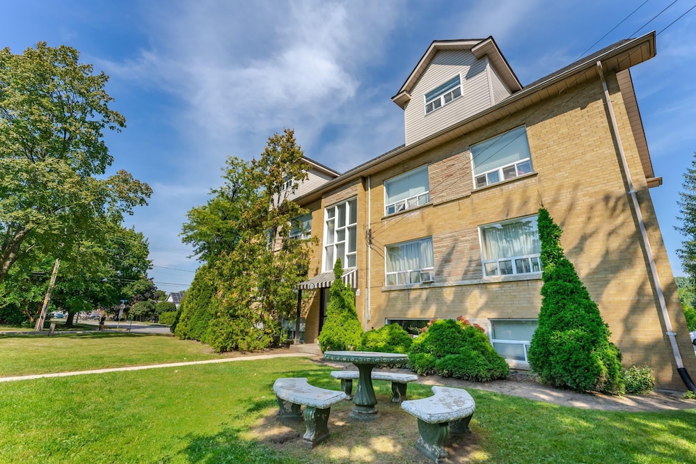 Elegant Brand New Apartment in Central Burlington