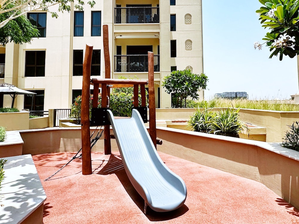 Modern 4BR w Full Burj Al Arab View Pvt Rooftop