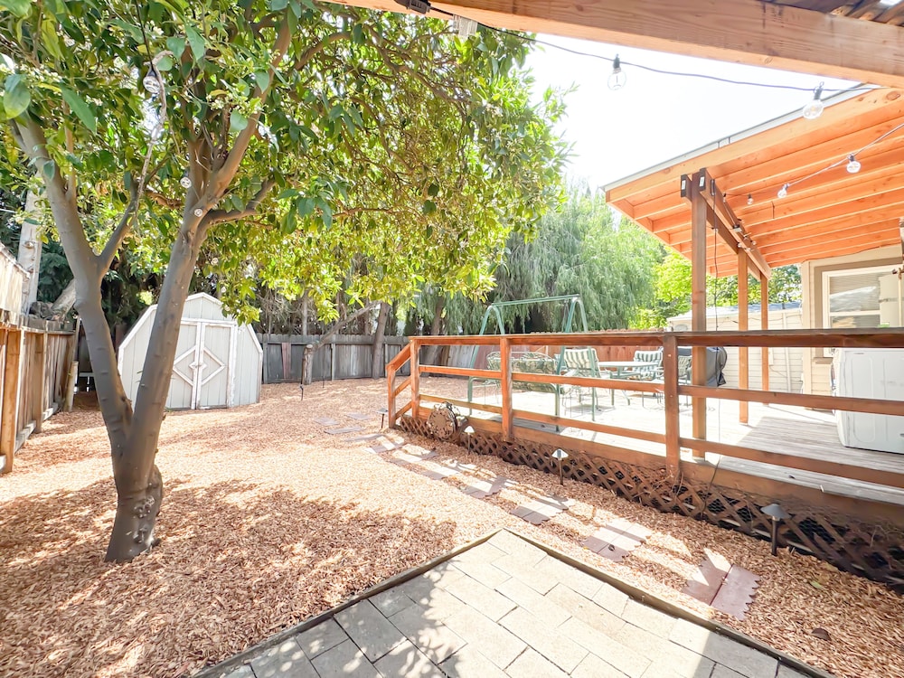 Walk to Google 3BR Home Yard & Kitchen