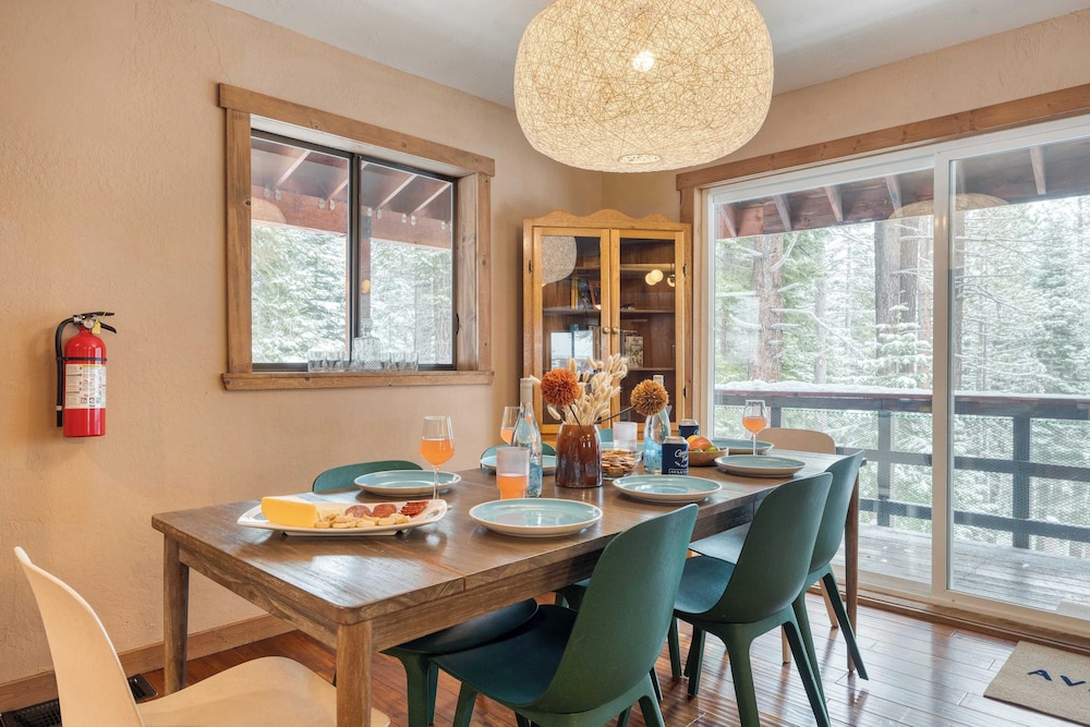 Private Deck, Fireplace, and Ski Access Near Northstar The Lazy Bear