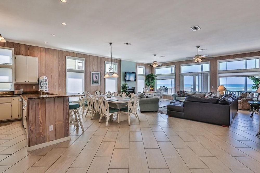 Storks Nest 6 Bedroom Holiday Home by Five Star Properties