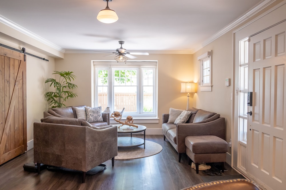 Kelowna Bed & Breakfast (CHATHAM HOUSE)
