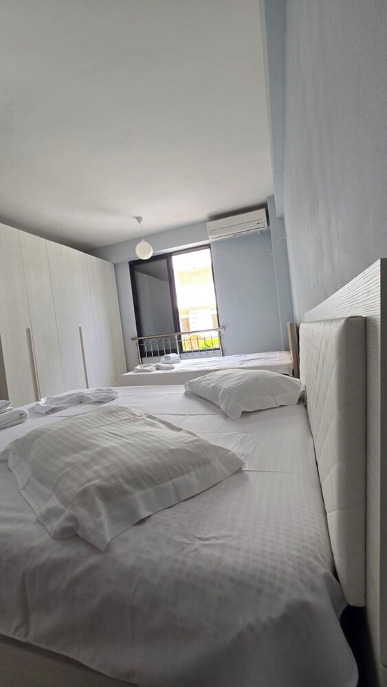 Tirent Apartment - Cozy Bedrooms Stay by Golem Beach.