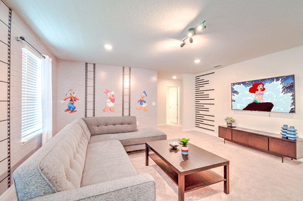 16239 7BR Stunning Home For Your Family Vacation