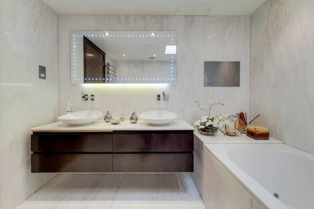 Beautiful Four Bedroom Apartment Behind Selfridges