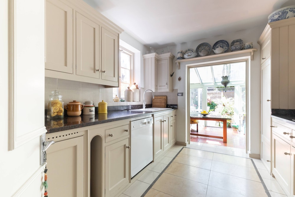 Lilyville Road III by Onefinestay