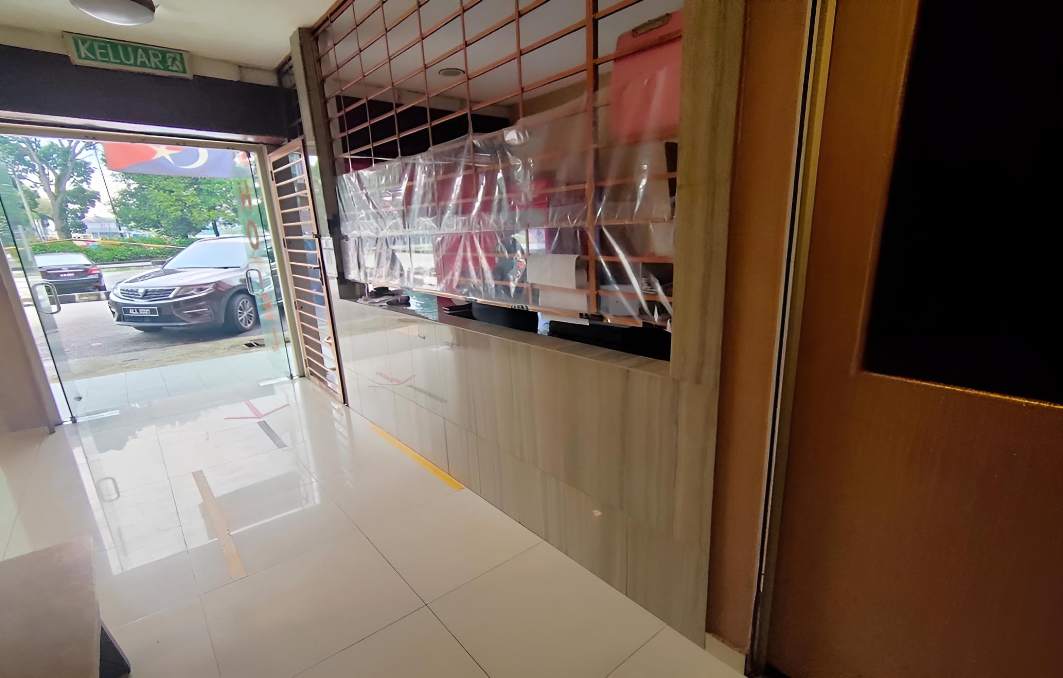 OYO 90273 Mz Hotel