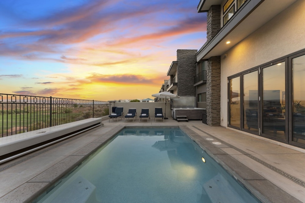 Coral Rock Vista 8 Bedroom Townhouse