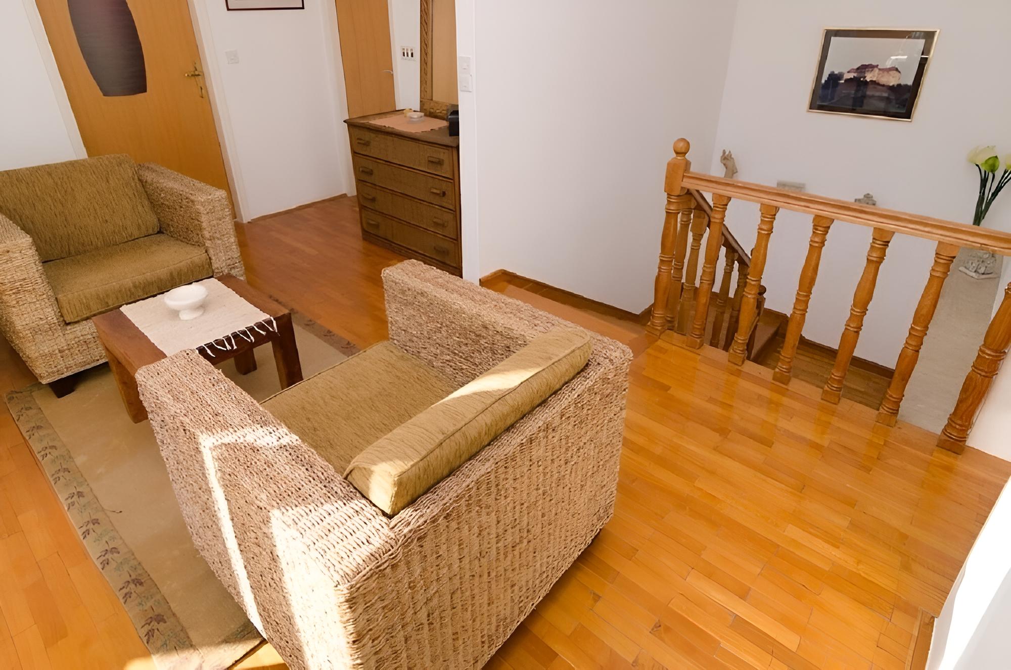 Old Town - Great Location - H view 5