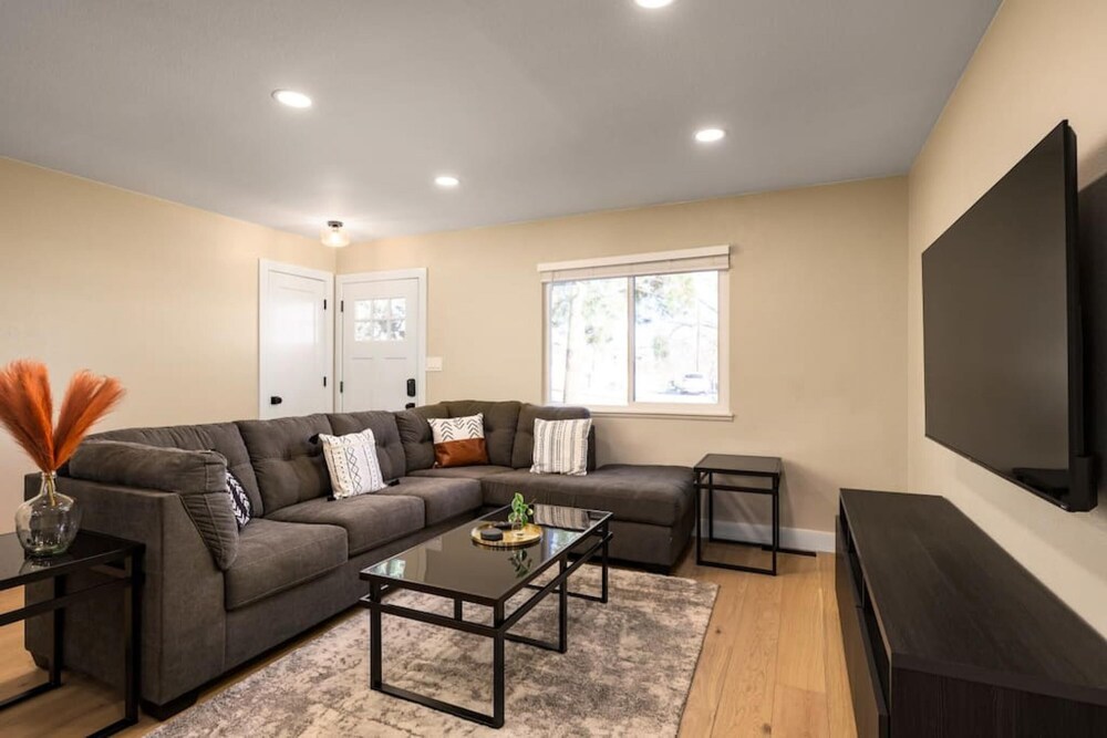 Cheerful Denver Hideaway W 2 Queen Beds Unit B view 5