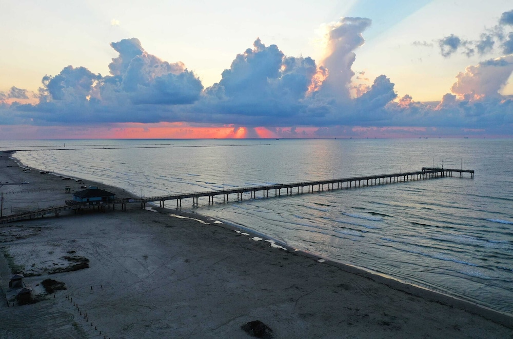 9 Costa Bahia Condos Sleeps 48 + Pool Minutes to the Beach