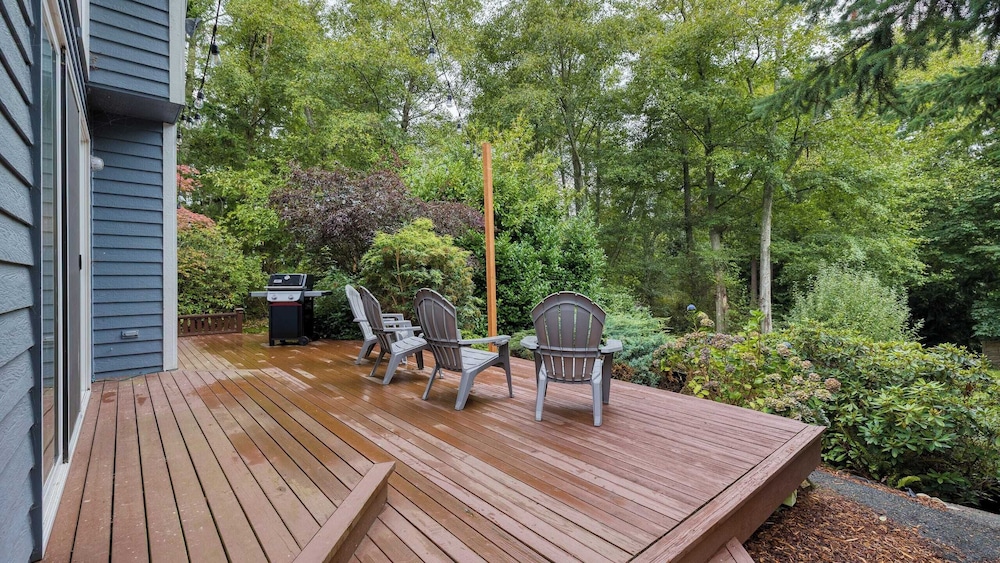 Stylish Forest Getaway on Whidbey Island Near Beaches, Wineries & Trails Cedarview Retreat by Avantstay