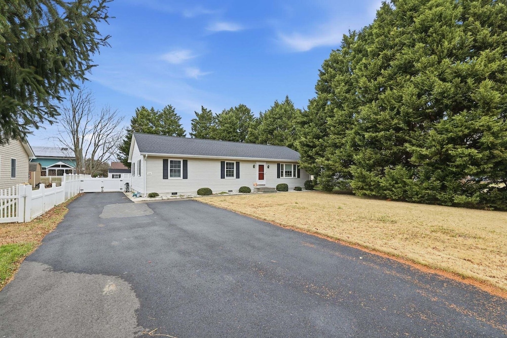 Minutes To Rehoboth Beach And Lewes Beach 3br Home 3 Bedroom Home