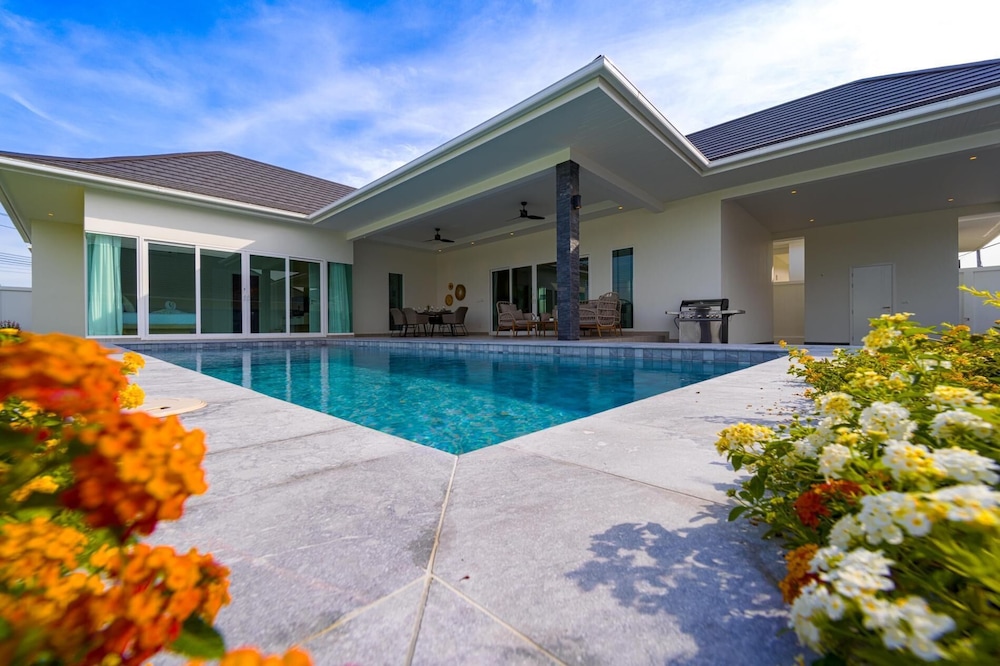 Modern 3 Bedroom Villa AS1
