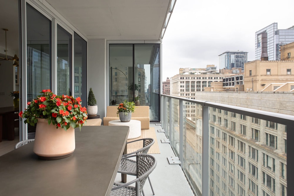 The Lyra Luxury Group Getaway - Two Penthouses