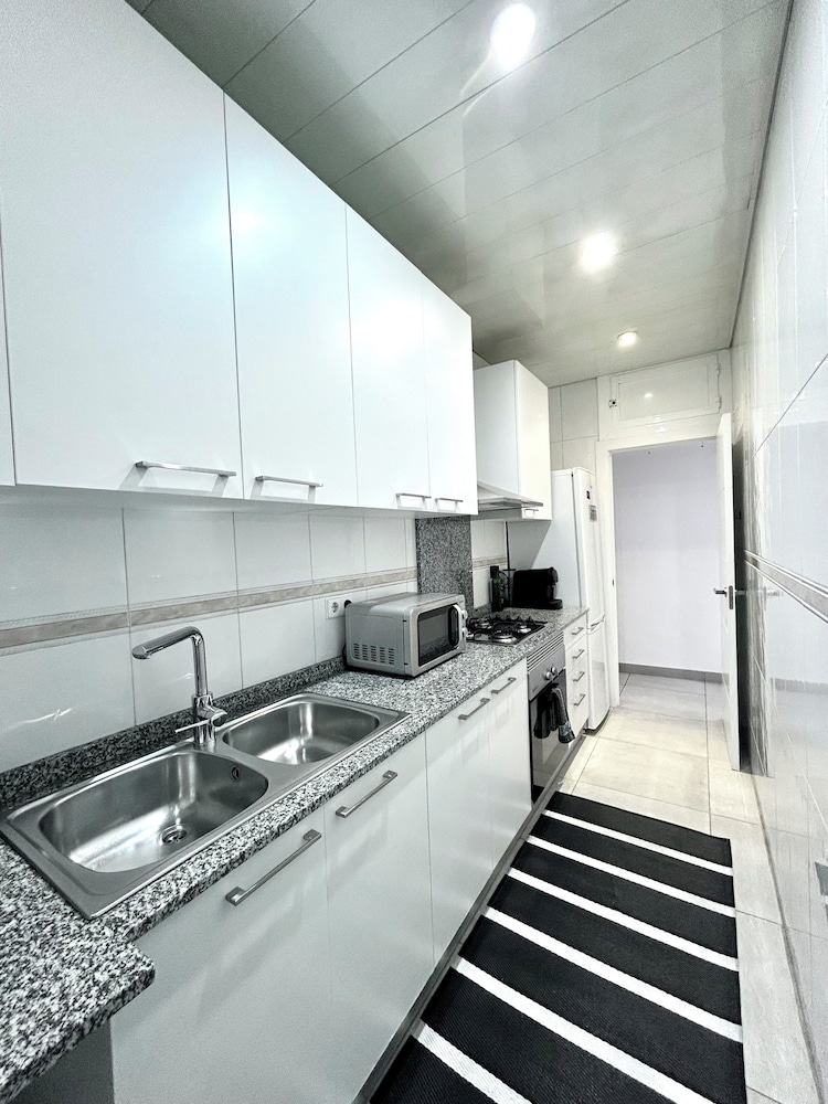 Big Flat In a Very Quiet Area and Well Connected