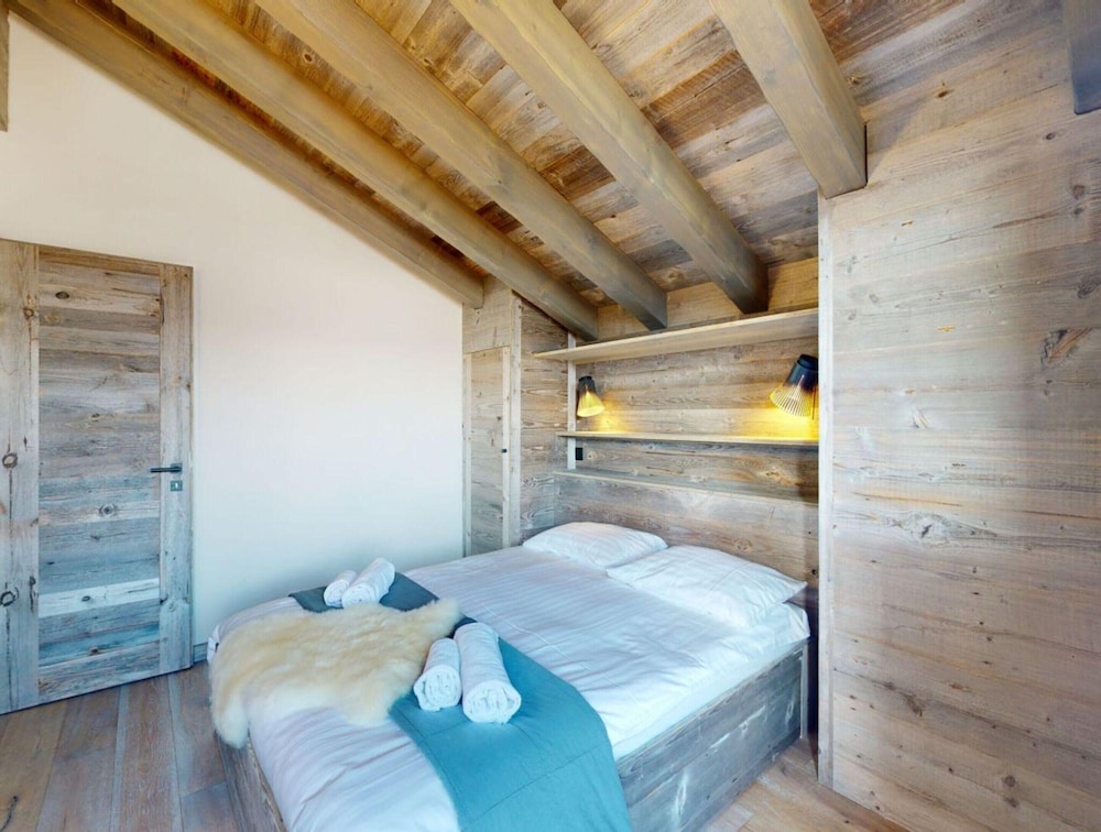 Cosy Chalet in Vex With Balcony