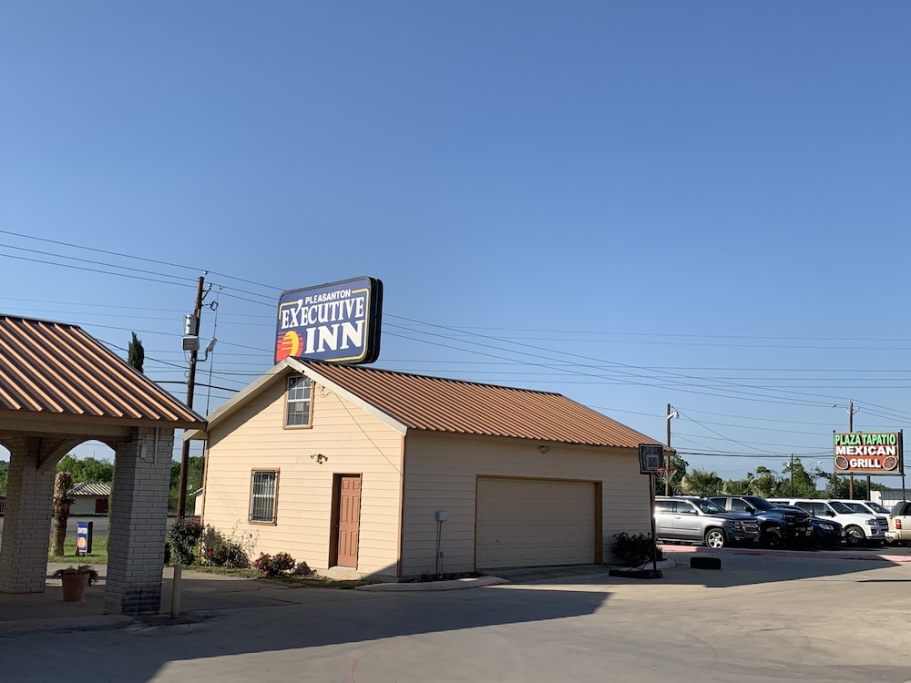 Pleasanton Executive Inn By OYO view 2