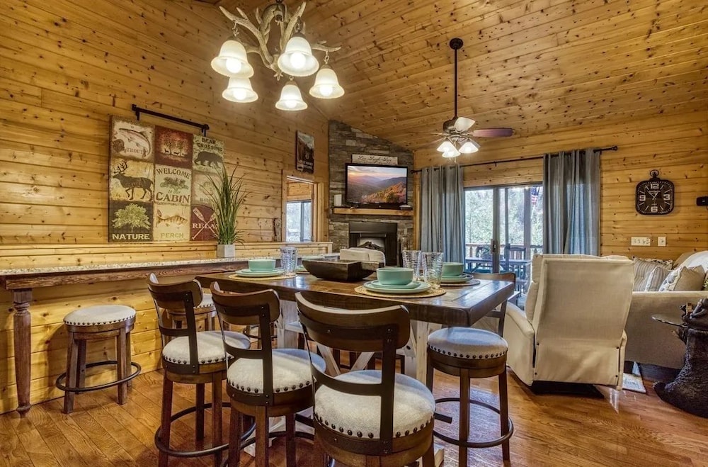 Hillbilly Hideaway 4 Bedroom Cabin