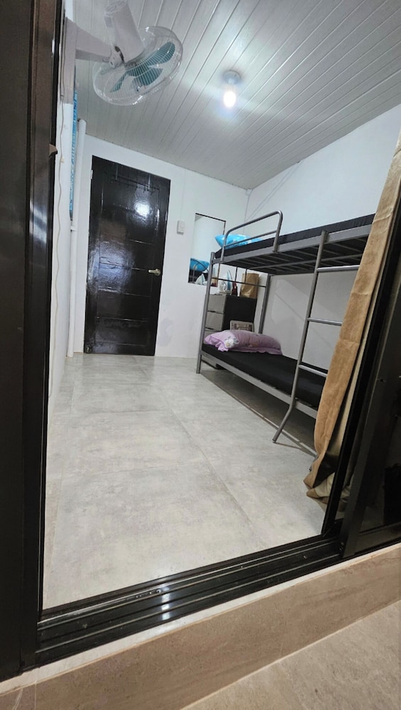 3 Bedroom Fully Furnished Aircon House With Free Car Park