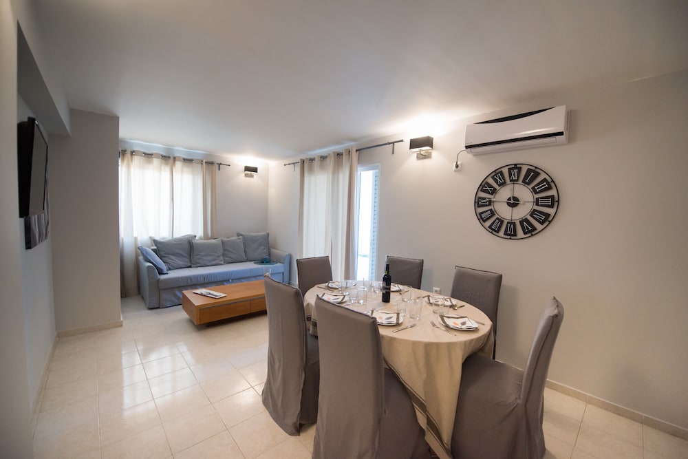 Regalo Apartments photo 5