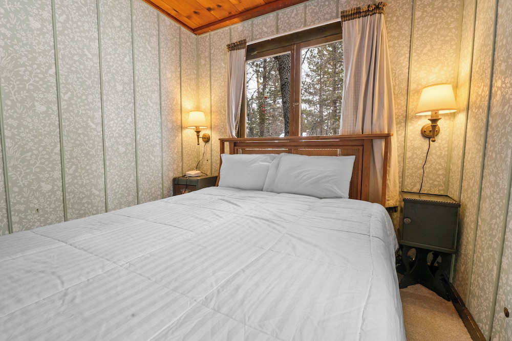 Oak Grove Bungalow view 3