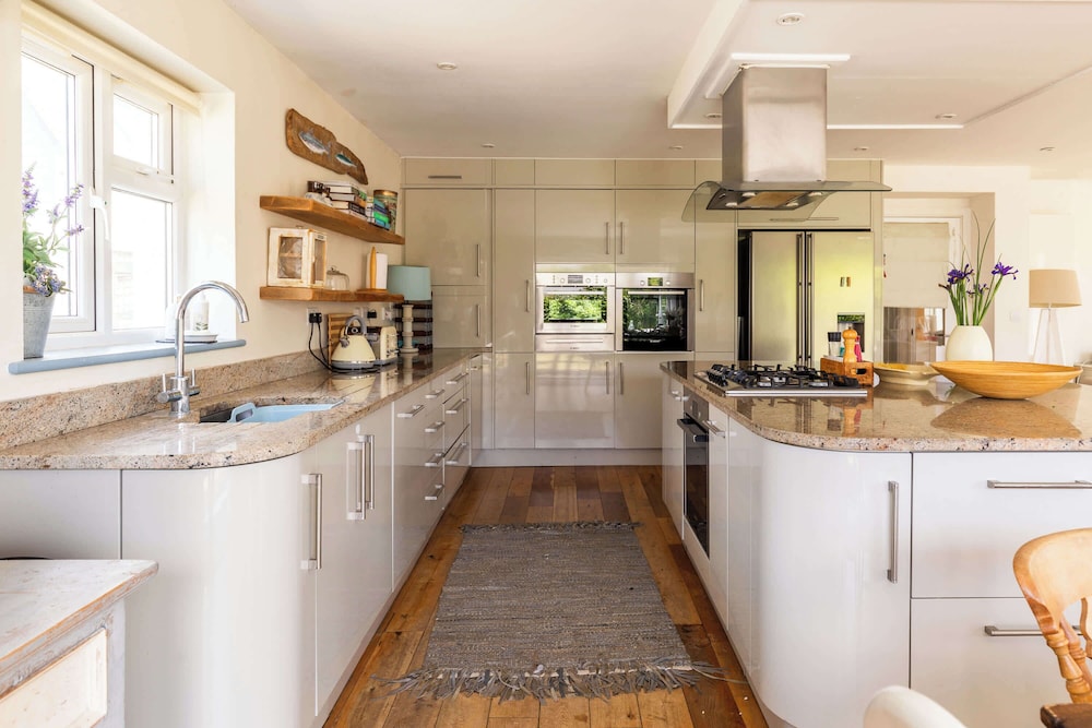 Light-filled Family-friendly Beach House