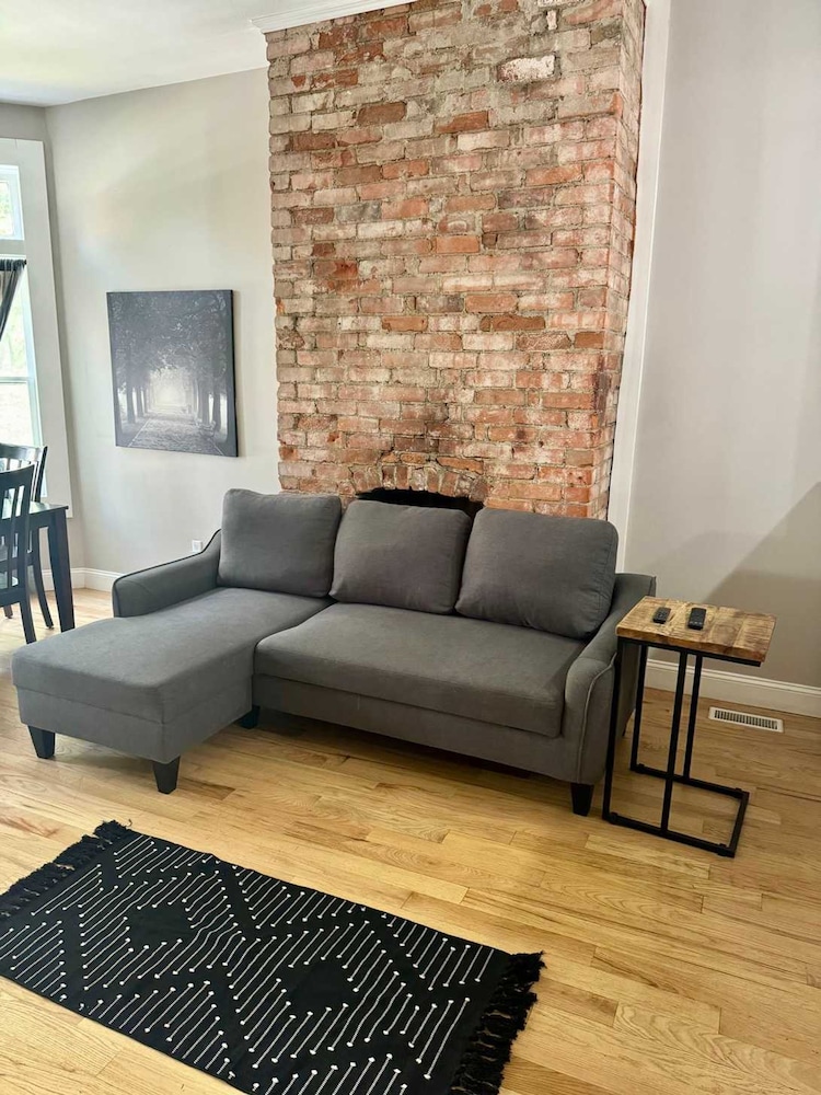 Prime Location - Top Rated - Clean - Parking Free