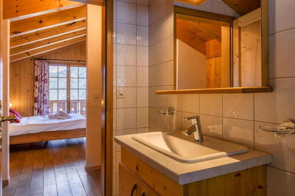 Chalet Coucou - Luxury 10 pax Chalet With Incredible Views Garage