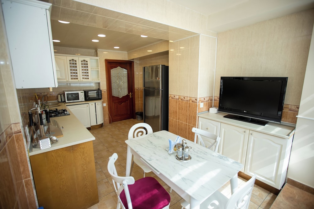 Dondar Apartment Formula 1 view