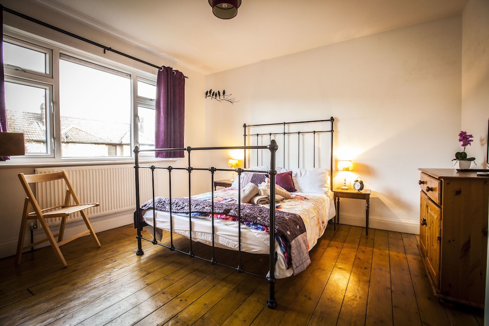Stunning Central Richmond with garden