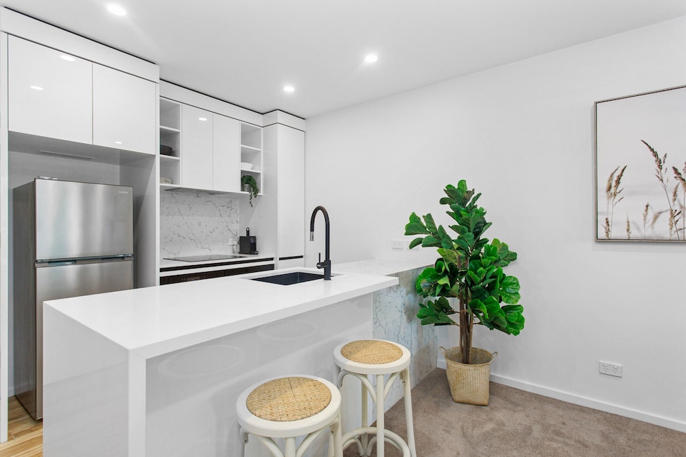 Central 2-bed With Gym, BBQ & Stunning Views