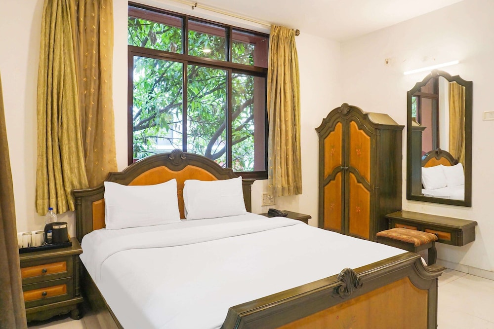 Premium Stays Near Fergusson College